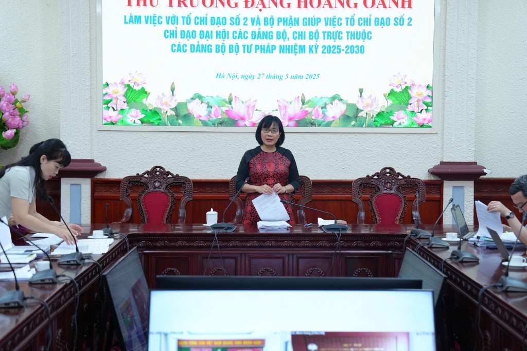 Khẩn trương hoàn thiện tài liệu nhằm chuẩn bị tốt cho công tác tổ chức Đại hội Đảng các cấp trong Đảng bộ Bộ Tư pháp