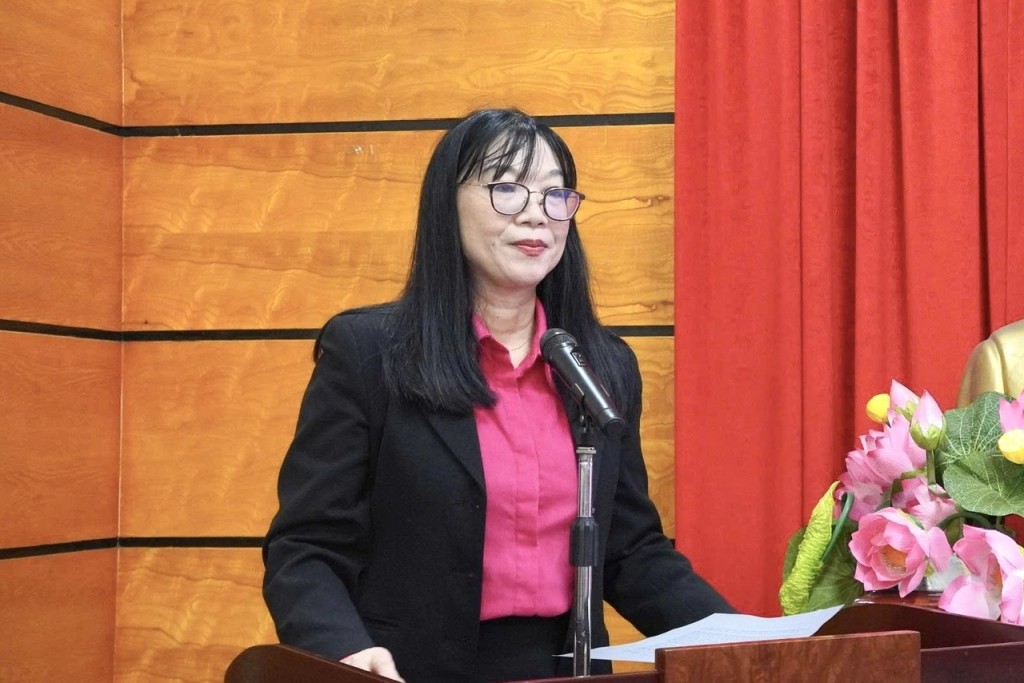 Bà Vũ Thị Lan Anh, Phó Hiệu trưởng Trường Đại học Luật Hà Nội  phát biểu tại buổi Lế