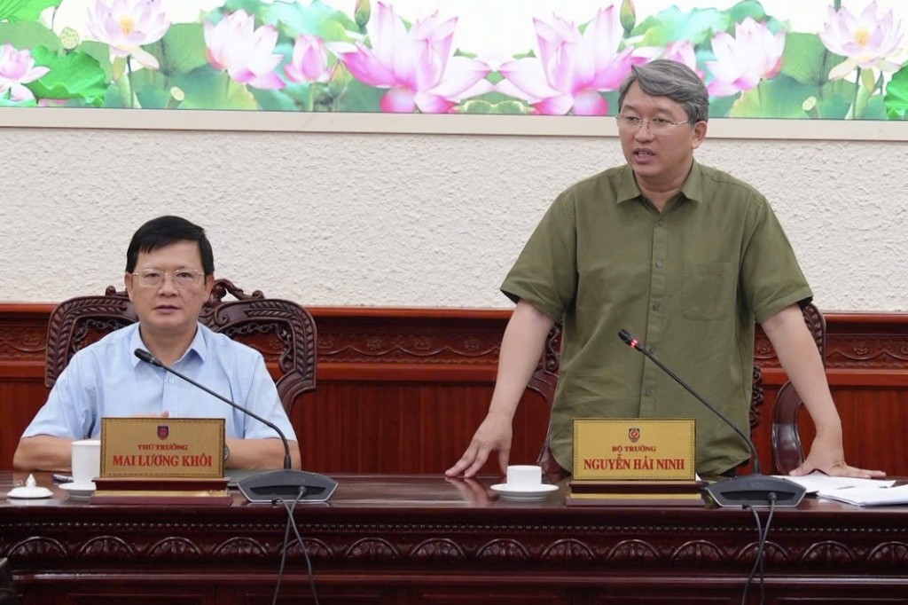 Bộ trưởng phát biểu kết luận buổi làm việc