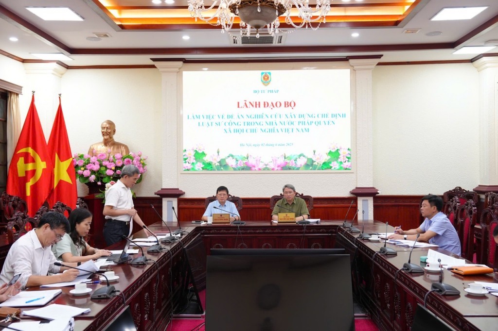 Xây dựng chính sách phát triển luật sư công chuyên nghiệp, có năng lực và hoạt động dựa trên pháp luật