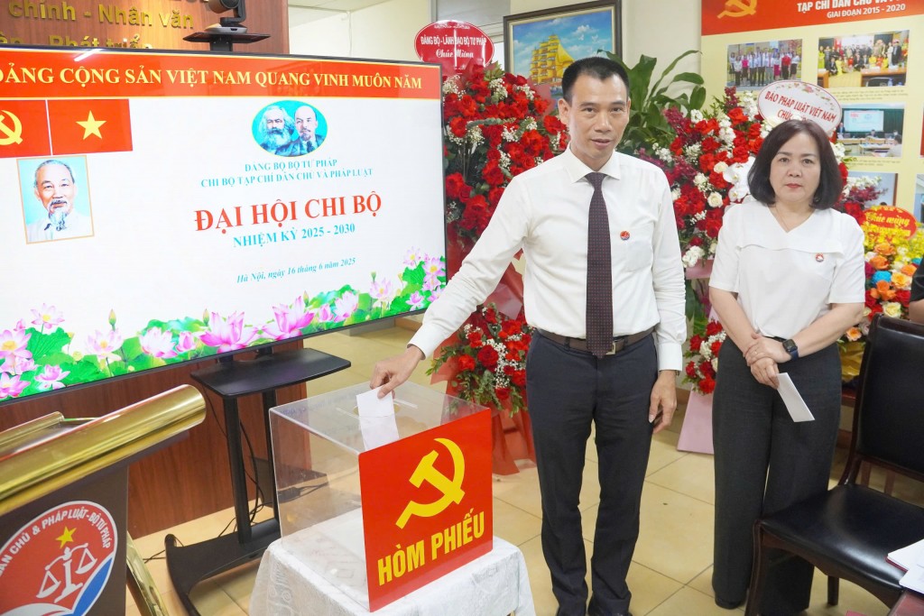 Xây dựng Chi bộ Tạp chí Dân chủ và Pháp luật trong sạch, vững mạnh, đoàn kết, phát triển đáp ứng yêu cầu của đất nước trong kỷ nguyên mới