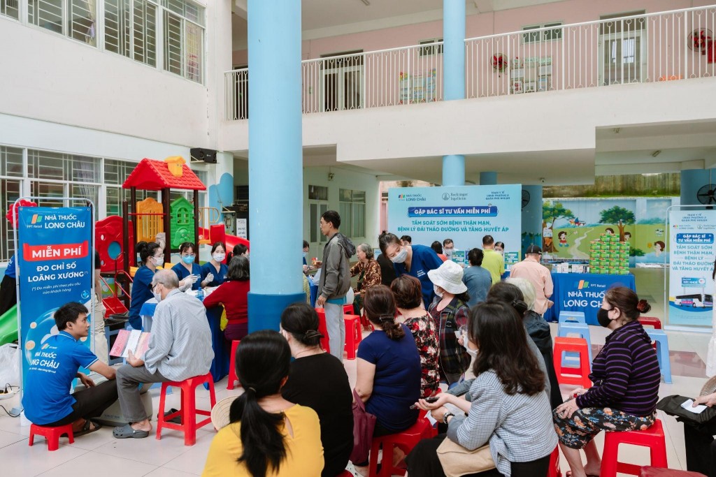 Nhà thuốc Long Châu  - Nhiều hoạt động thiết thực, lan tỏa tinh thần chăm sóc sức khỏe bền vững đến từng gia đình