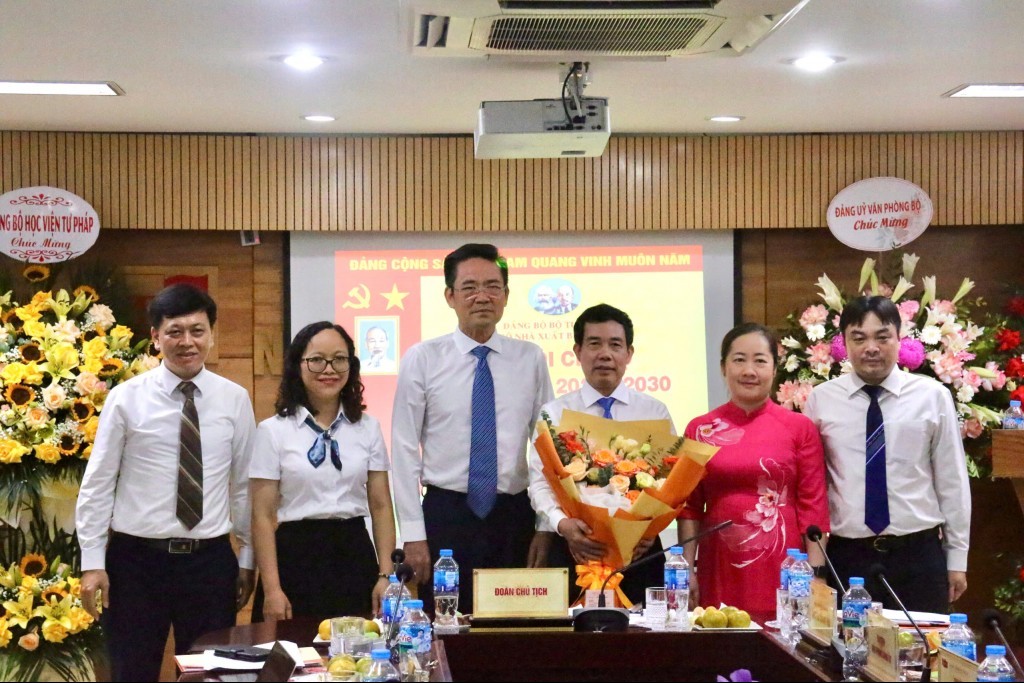 Đại hội Chi bộ Nhà Xuất bản Tư pháp nhiệm kỳ 2025 - 2030: Tự chủ – Đổi mới – Nâng tầm xuất bản Tư pháp