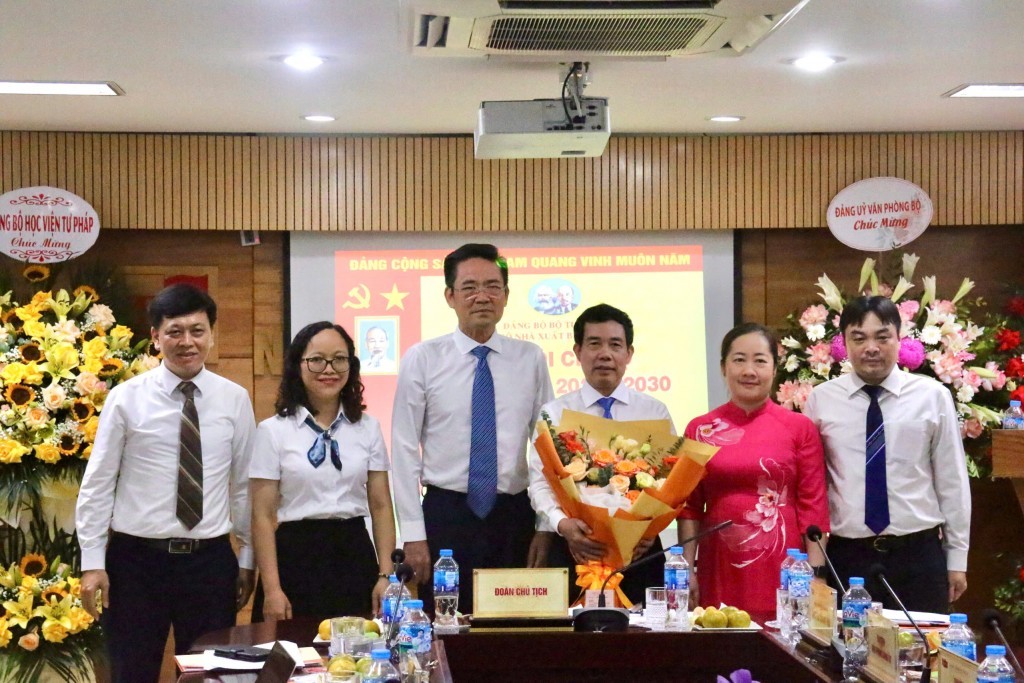 Đại hội Chi bộ Nhà Xuất bản Tư pháp nhiệm kỳ 2025 - 2030:  Tự chủ – Đổi mới – Nâng tầm xuất bản Tư pháp