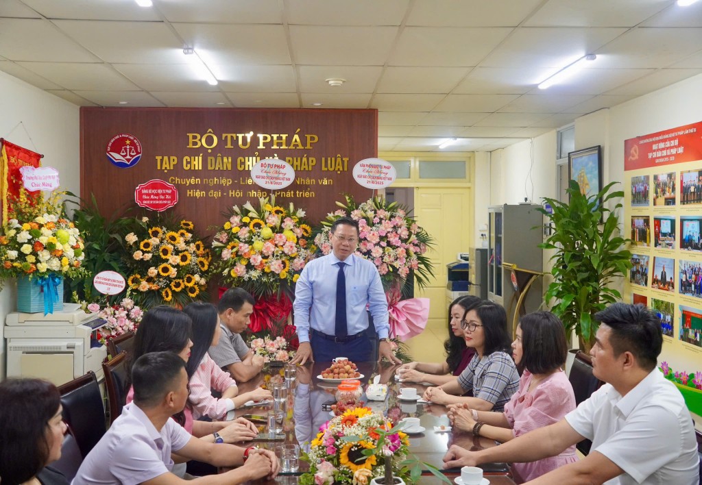 Thứ trưởng Nguyễn Thanh Ngọc chúc mừng Tạp chí Dân chủ và Pháp luật nhân kỷ niệm 100 năm Ngày Báo chí cách mạng Việt Nam Thứ trưởng Nguyễn Thanh Ngọc chúc mừng Tạp chí Dân chủ và Pháp luật nhân kỷ niệm 100 năm Ngày Báo chí cách mạng Việt Nam