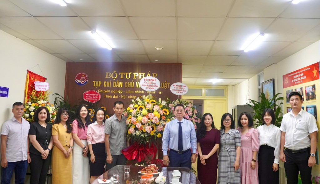 Thứ trưởng Nguyễn Thanh Ngọc chúc mừng Tạp chí Dân chủ và Pháp luật nhân kỷ niệm 100 năm Ngày Báo chí cách mạng Việt Nam Thứ trưởng Nguyễn Thanh Ngọc chúc mừng Tạp chí Dân chủ và Pháp luật nhân kỷ niệm 100 năm Ngày Báo chí cách mạng Việt Nam