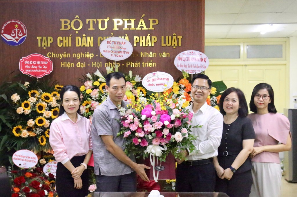 Thứ trưởng Nguyễn Thanh Ngọc chúc mừng Tạp chí Dân chủ và Pháp luật nhân kỷ niệm 100 năm Ngày Báo chí cách mạng Việt Nam