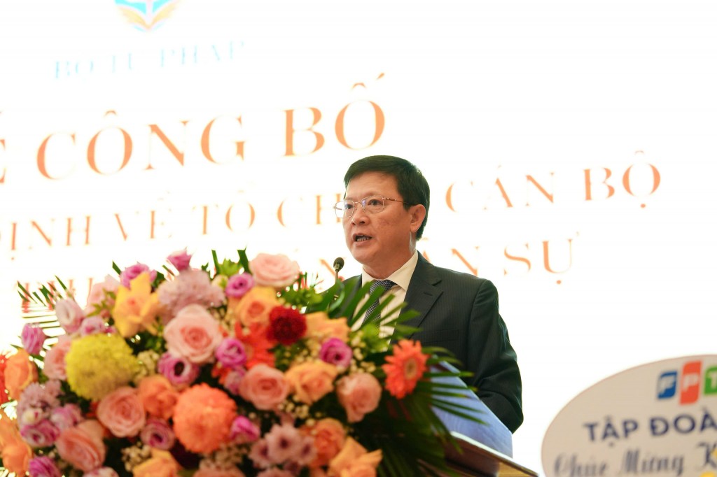 Bộ Tư pháp công bố các quyết định về công tác tổ chức cán bộ và ra mắt Hệ thống Biên lai điện tử thi hành án dân sự