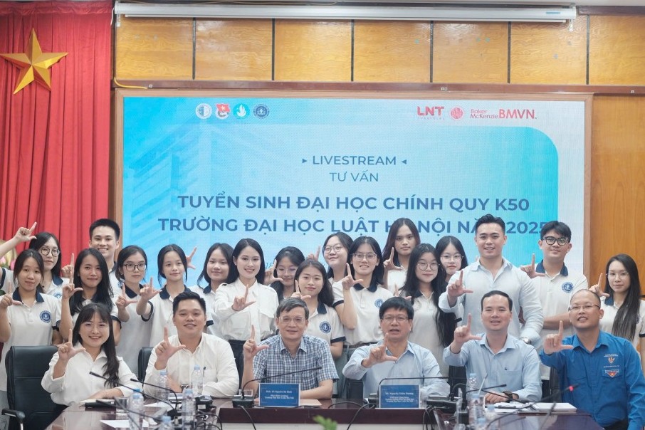 2.650 thí sinh có cơ hội trở thành tân sinh viên Khóa 50 Trường Đại học Luật Hà Nội