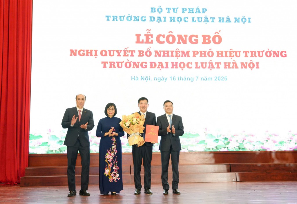 Lễ công bố Quyết định công nhận Hội đồng Trường, Chủ tịch Hội đồng Trường, Hiệu trưởng Trường Đại học Luật Hà Nội nhiệm kỳ 2025 - 2030