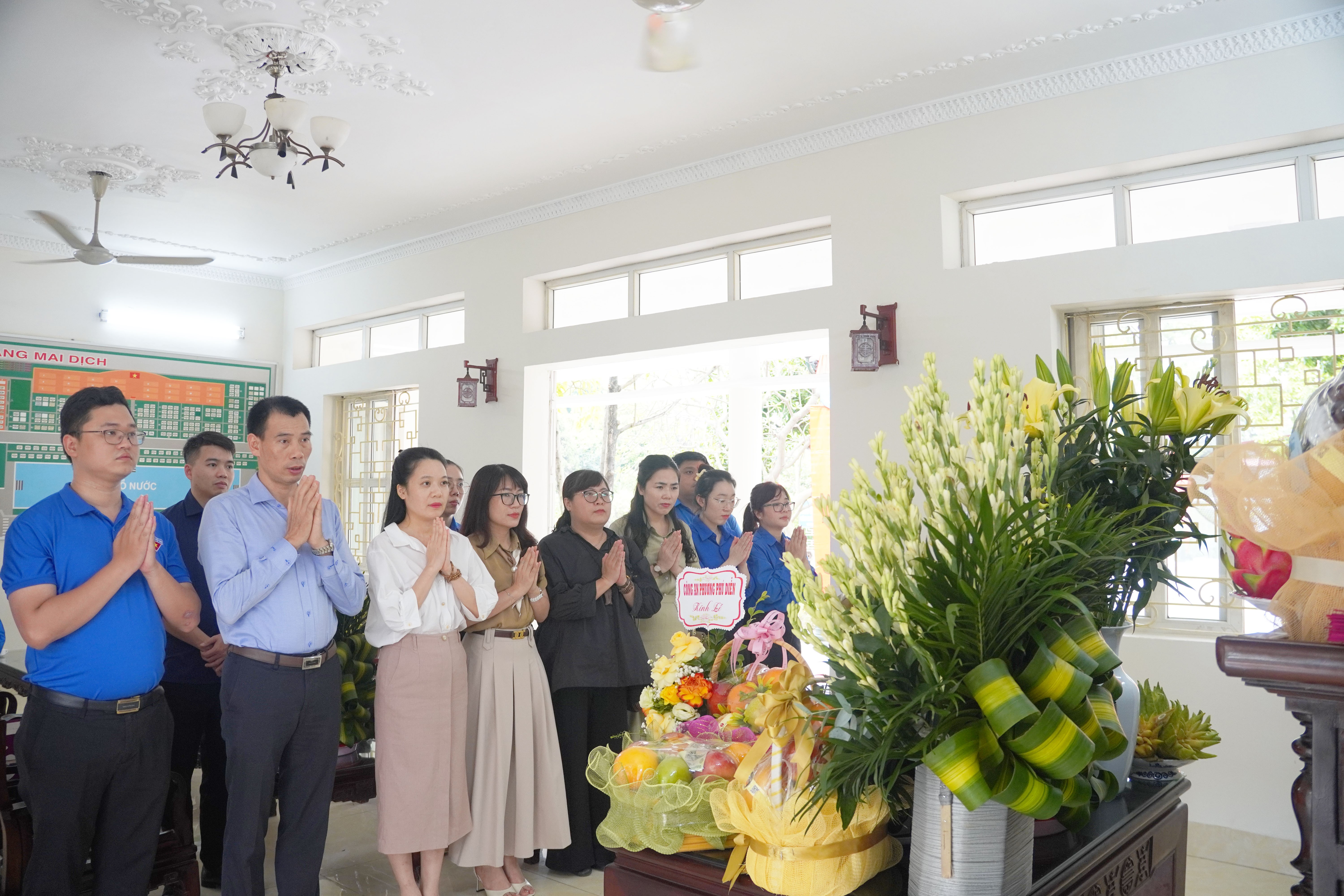 Tạp chí Dân chủ và Pháp luật dâng hương kỷ niệm 78 năm ngày Thương binh - Liệt sĩ (27/7/1947 - 27/7/2025)