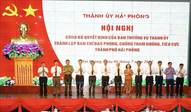 Phòng, chống tham nhũng, lãng phí, tiêu cực - Truyền thống, pháp luật và khát vọng phụng sự Nhân dân