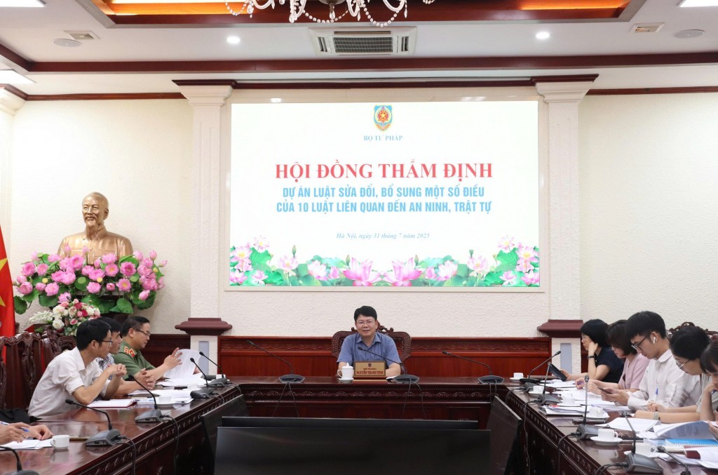 Sửa đổi, bổ sung một số điều của 10 luật có liên quan đến an ninh, trật tự bảo đảm phù hợp với kết quả sắp xếp tổ chức bộ máy nhà nước, chính quyền địa phương 02 cấp
