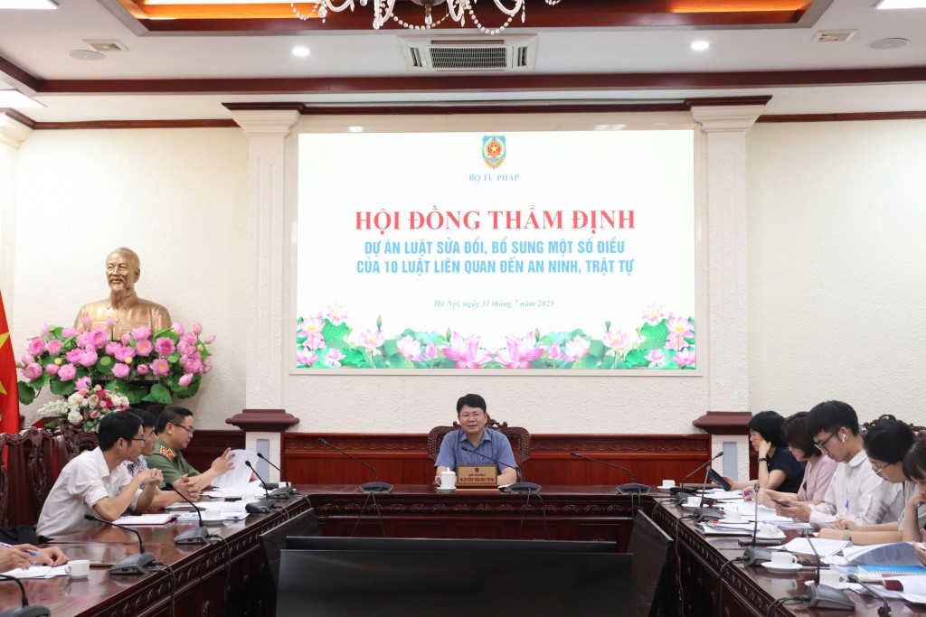 Sửa đổi, bổ sung một số điều của 10 luật có liên quan đến an ninh, trật tự bảo đảm phù hợp với kết quả sắp xếp tổ chức bộ máy nhà nước, chính quyền địa phương 02 cấp