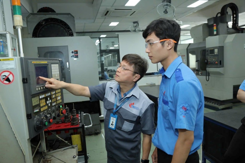 Trường Đại học Công nghiệp Thành phố Hồ Chí Minh (IUH): Đào tạo chuyên sâu “vững bước tương lai”