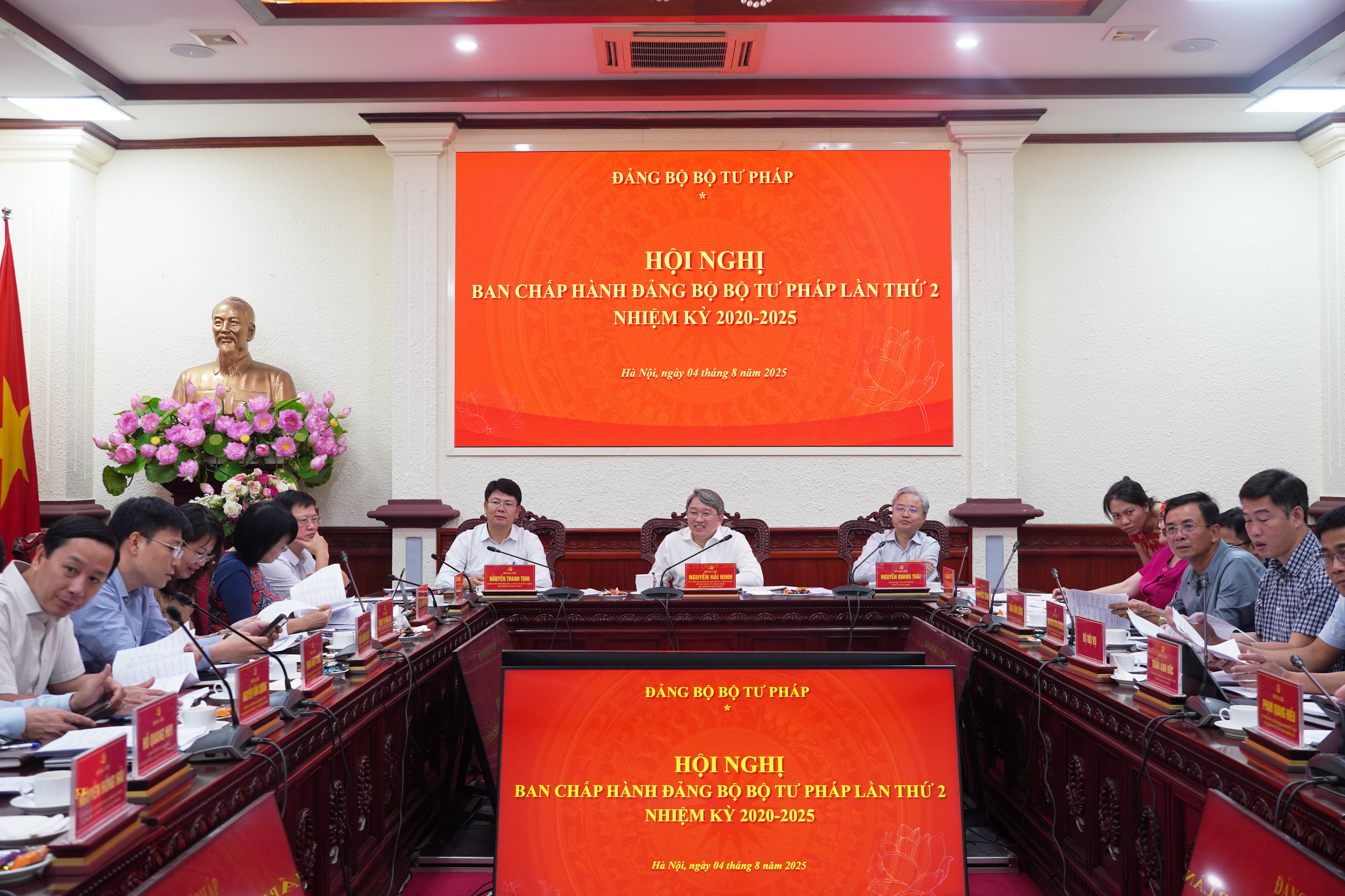 Đảng ủy Bộ Tư pháp nhiệm kỳ 2020 - 2025 đã thể hiện rõ vai trò trung tâm, định hướng chính trị và lãnh đạo toàn diện trong thực hiện các nhiệm vụ được giao