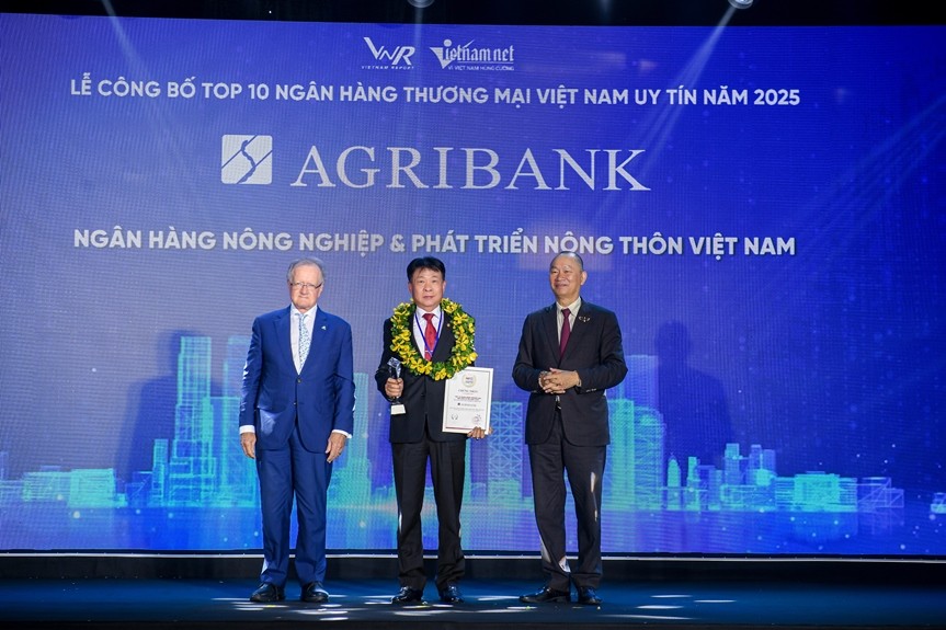 Agribank được vinh danh Top 10 Ngân hàng Thương mại Việt Nam uy tín năm 2025 Agribank được vinh danh Top 10 Ngân hàng Thương mại Việt Nam uy tín năm 2025