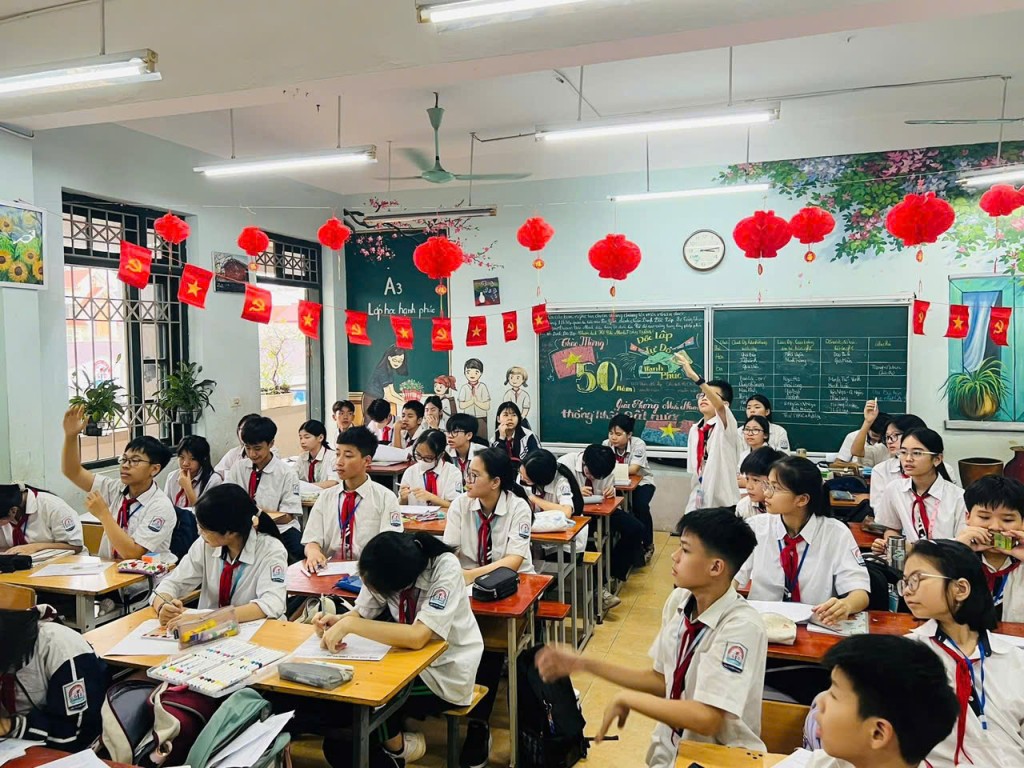 Áp dụng thống nhất chuẩn nghề nghiệp nhà giáo trong cơ sở giáo dục công lập và cơ sở giáo dục ngoài công lập