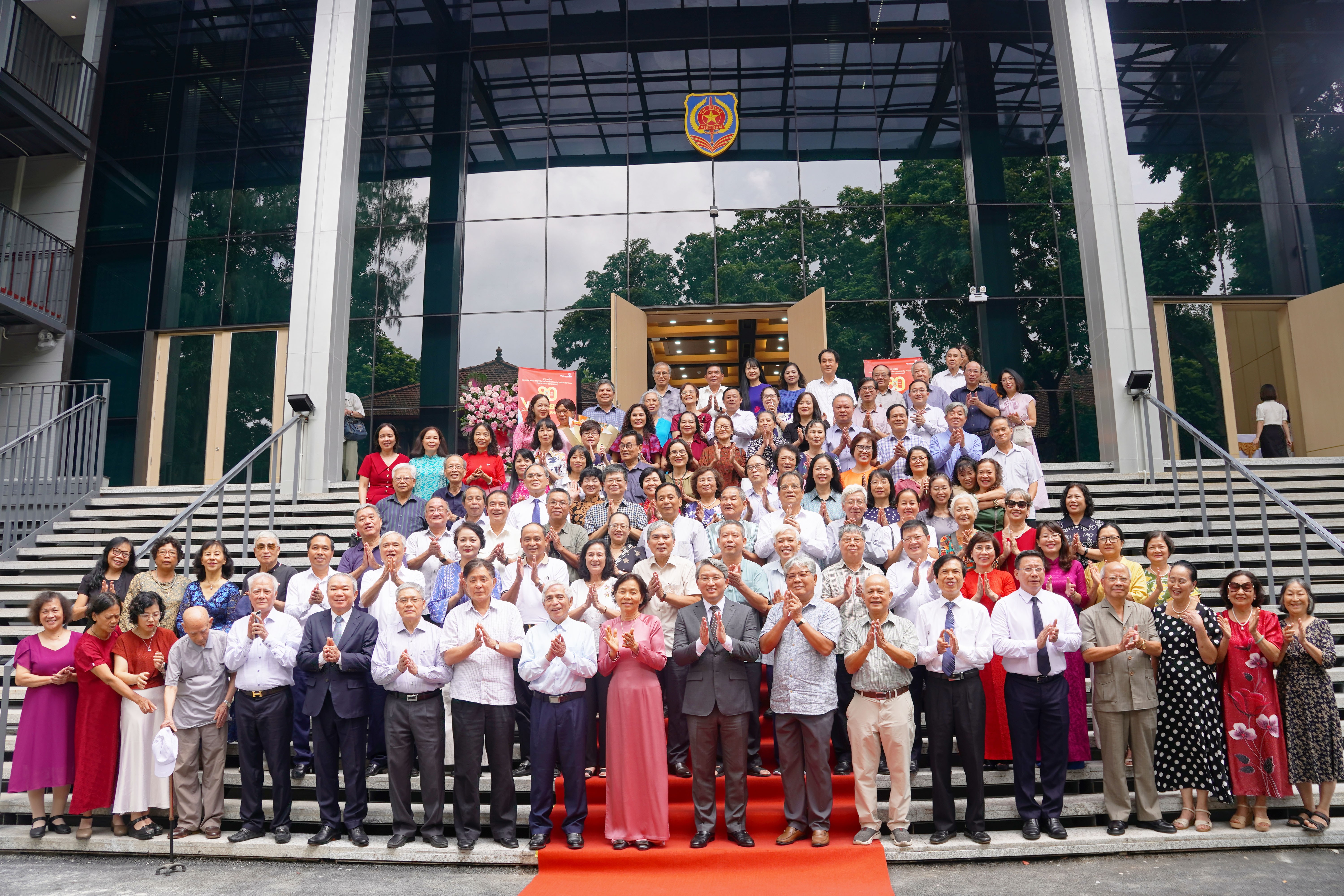 Bộ Tư pháp tổ chức gặp mặt cán bộ hưu trí nhân dịp kỷ niệm 80 năm Ngày truyền thống ngành Tư pháp (28/8/1945 - 28/8/2025)