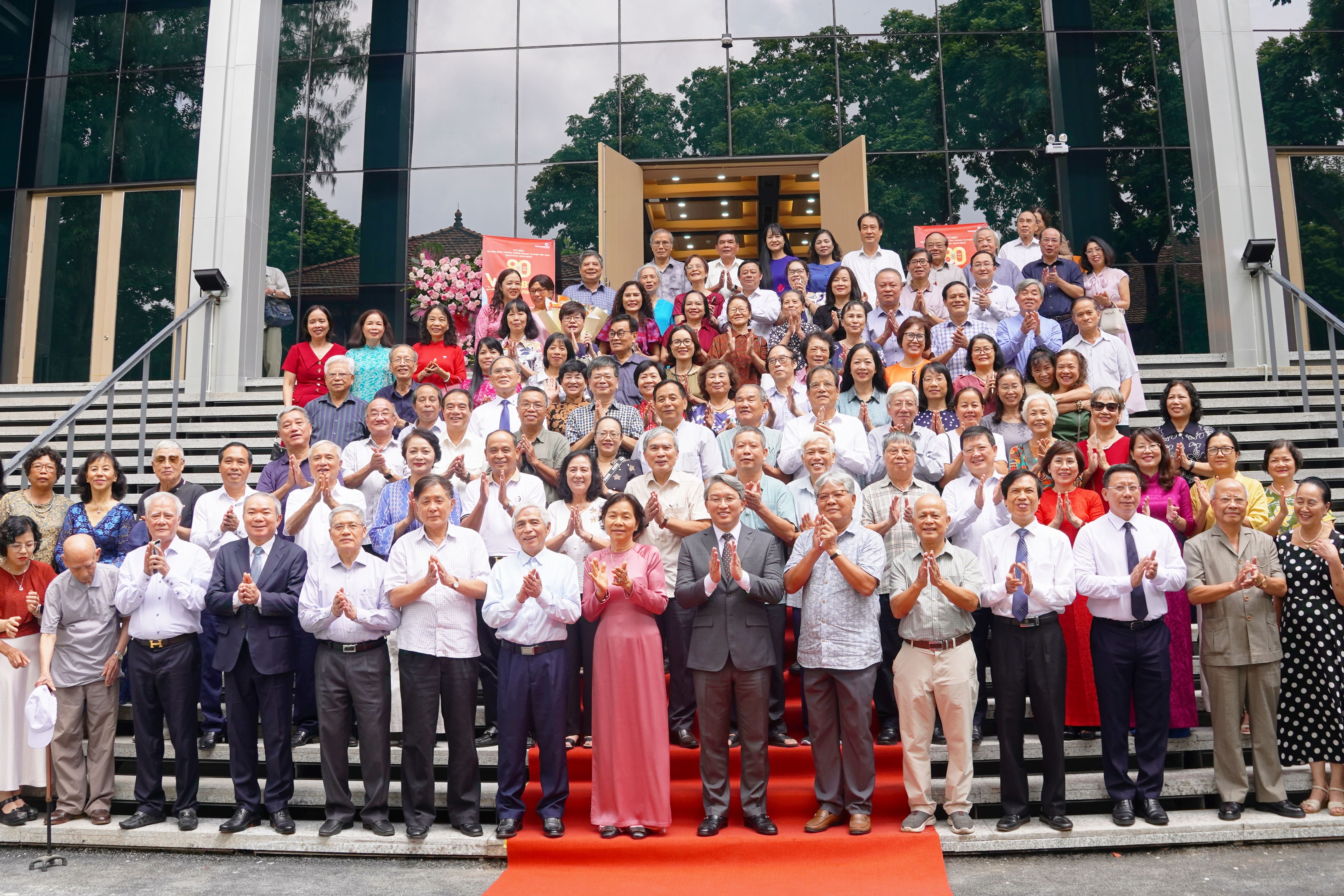 Bộ Tư pháp tổ chức gặp mặt cán bộ hưu trí nhân dịp kỷ niệm 80 năm Ngày truyền thống ngành Tư pháp (28/8/1945 - 28/8/2025)