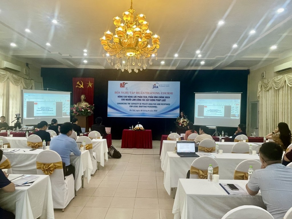 Nâng cao năng lực phân tích, phản ứng chính sách cho người làm công tác xây dựng pháp luật