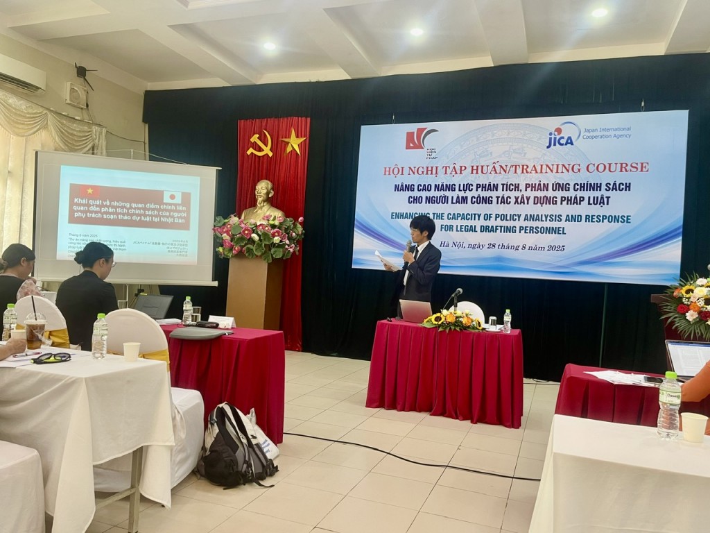 Nâng cao năng lực phân tích, phản ứng chính sách cho người làm công tác xây dựng pháp luật
