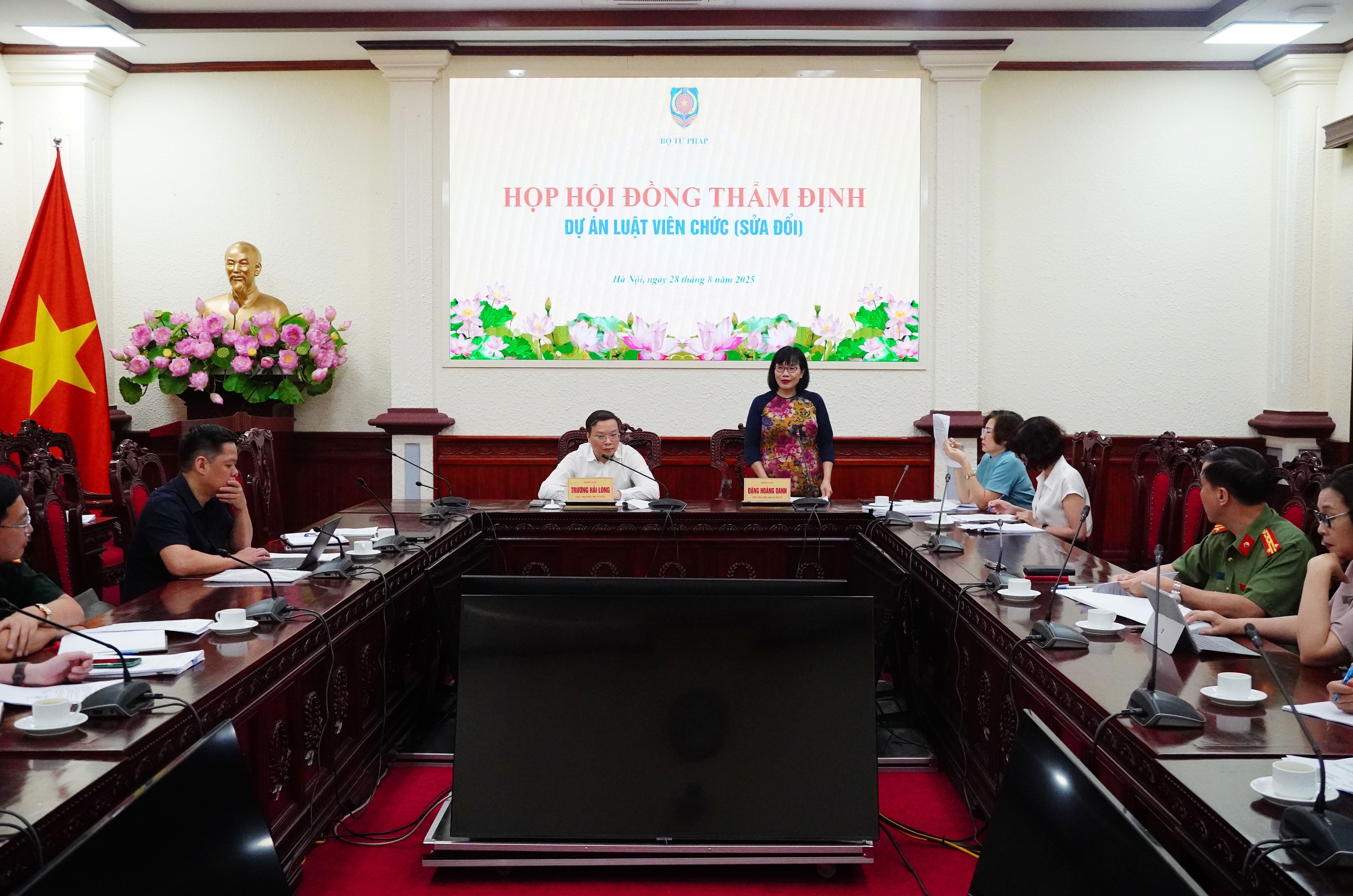 Đổi mới công tác đánh giá, sử dụng viên chức bảo đảm linh hoạt, chủ động đối với từng loại hình đơn vị