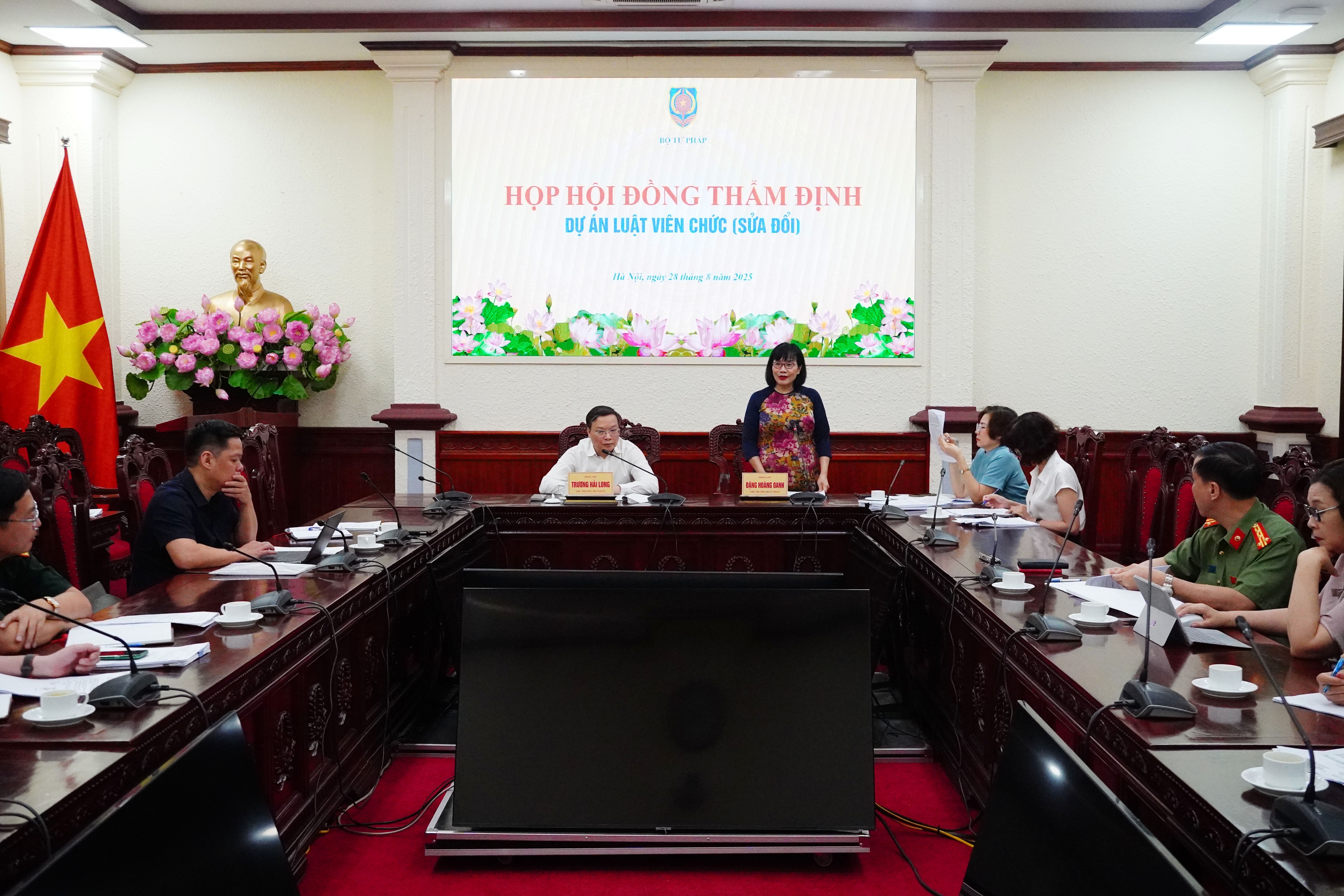 Đổi mới công tác đánh giá, sử dụng viên chức bảo đảm linh hoạt, chủ động đối với từng loại hình đơn vị