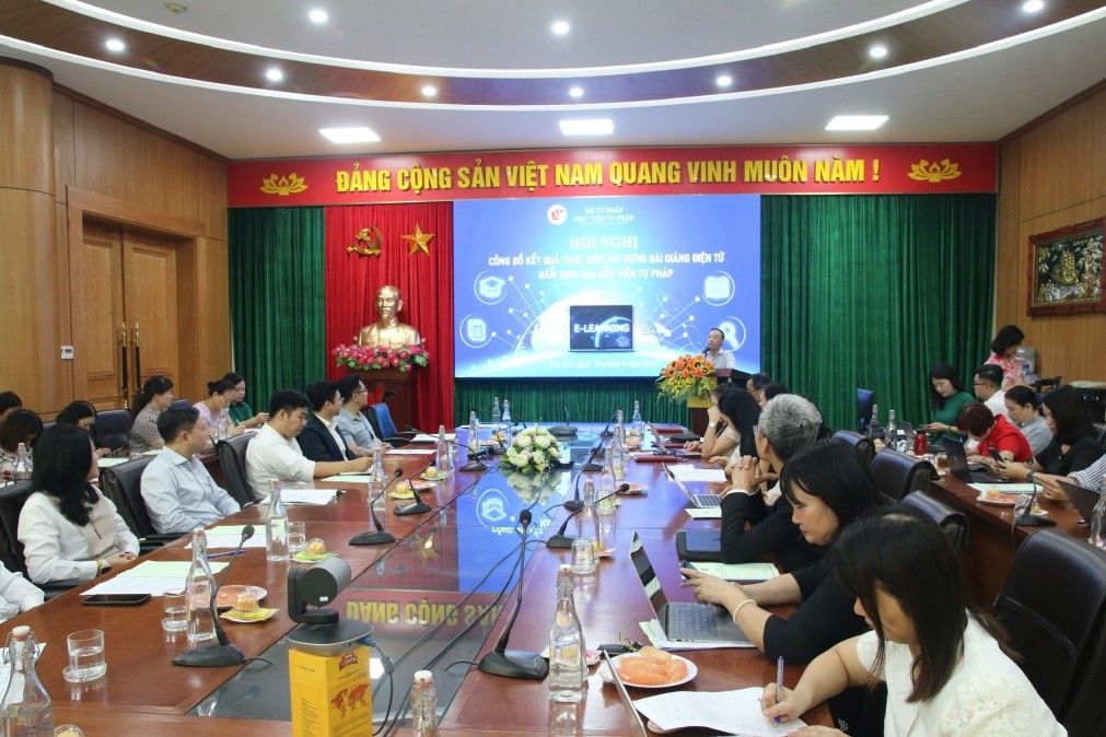 Phát triển bài giảng điện tử, đổi mới đào tạo pháp lý trong bối cảnh mới