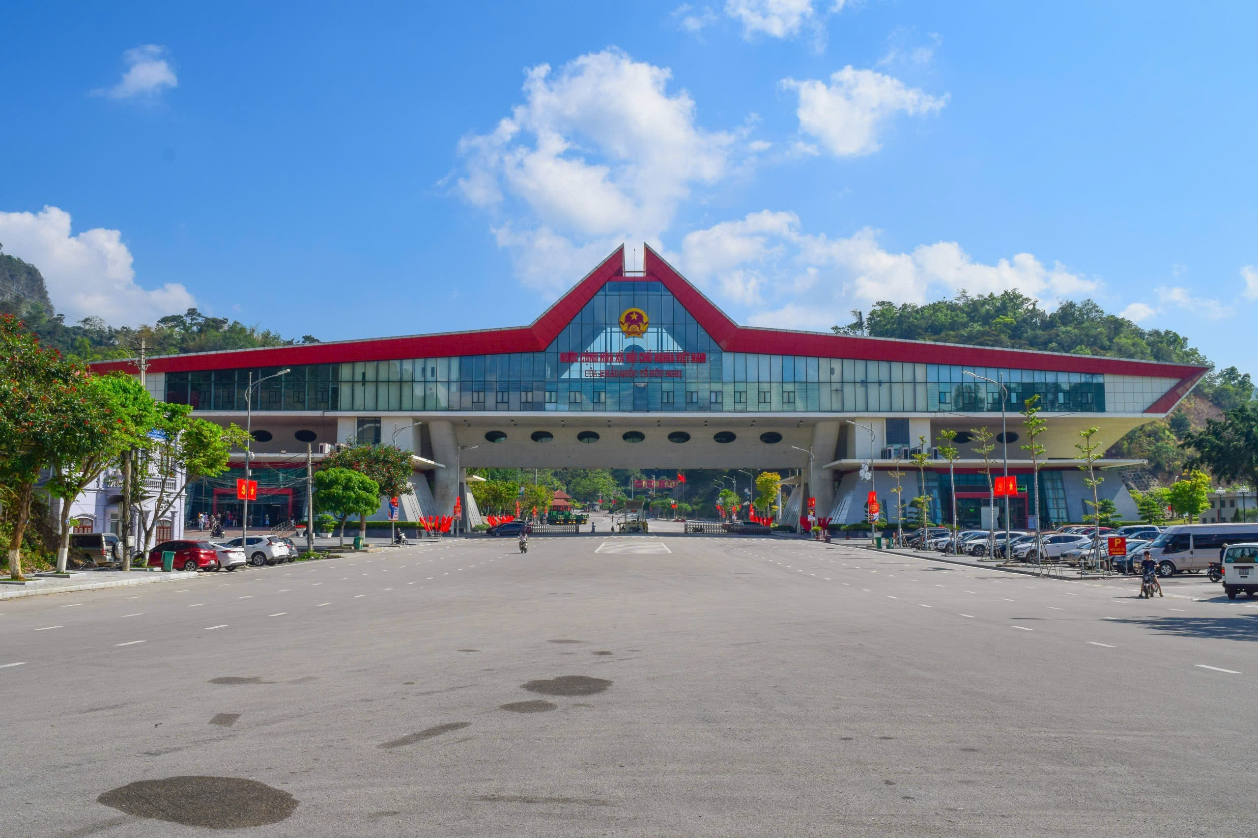 Lạng Sơn: Phát huy tiềm năng khu kinh tế cửa khẩu và khu công nghiệp, thúc đẩy xuất nhập khẩu hàng hóa