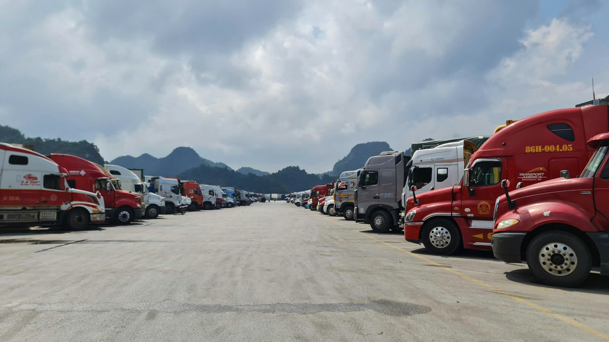 Lạng Sơn: Phát huy tiềm năng khu kinh tế cửa khẩu và khu công nghiệp, thúc đẩy xuất nhập khẩu hàng hóa