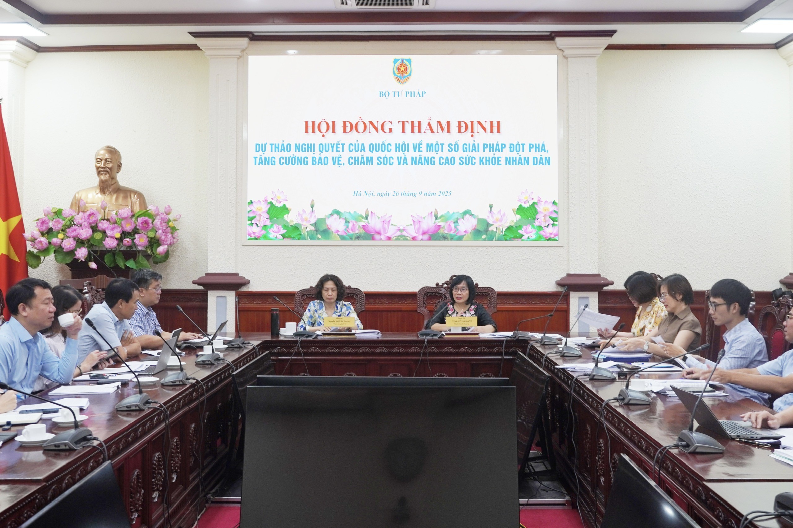 Từng bước giảm chi phí y tế cho người dân - Giải pháp đột phá, chiến lược nhằm thể chế hóa Nghị quyết số 72-NQ/TW