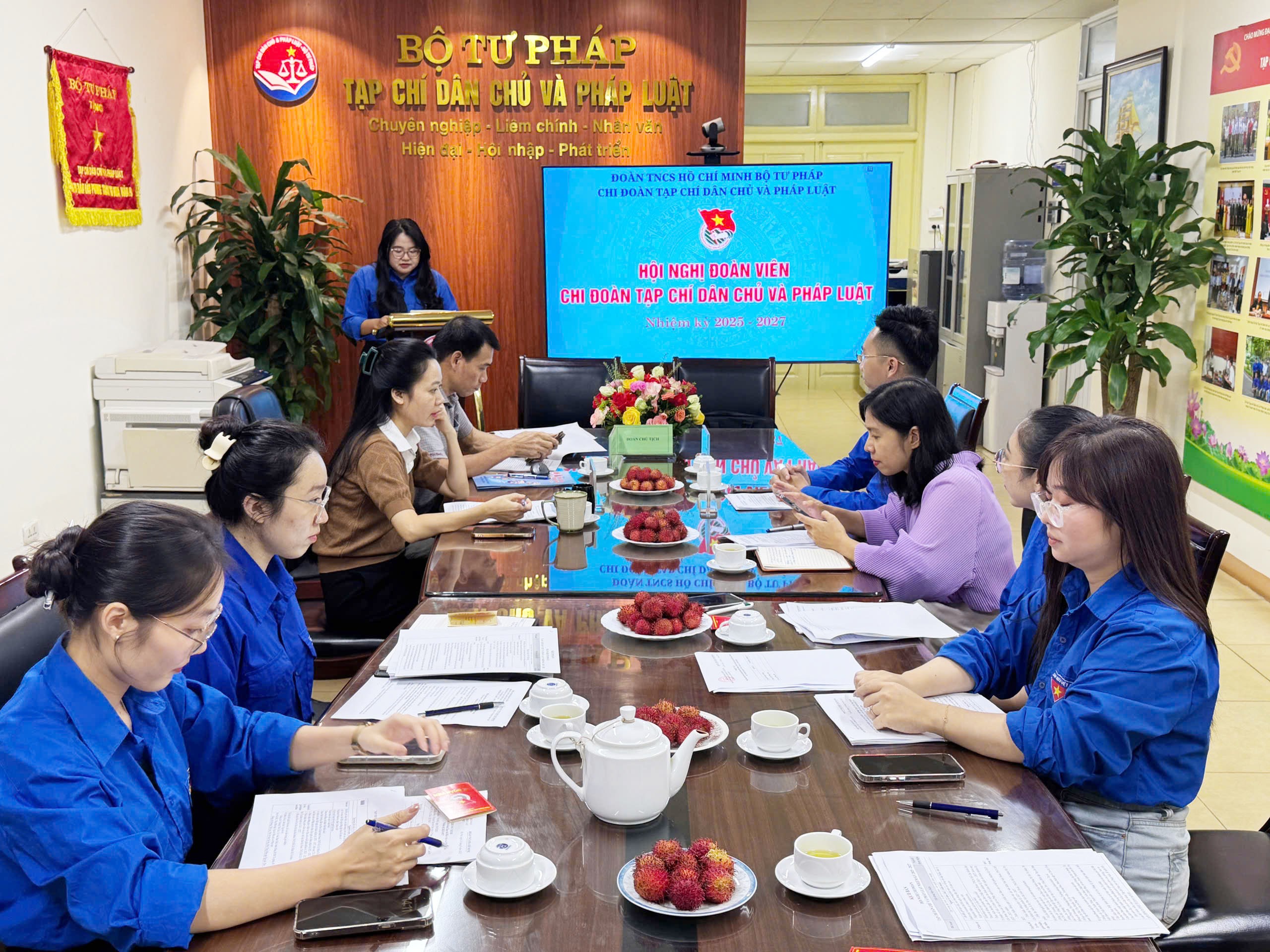 Chi đoàn Tạp chí Dân chủ và Pháp luật quyết tâm thực hiện thắng lợi các nhiệm vụ chính trị trong nhiệm kỳ 2025 - 2027