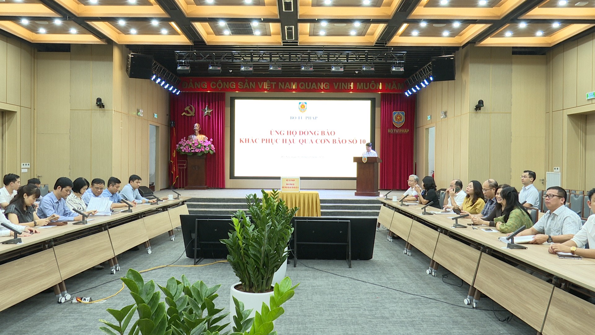 Bộ Tư pháp phát động ủng hộ đồng bào khắc phục hậu quả cơn bão số 10