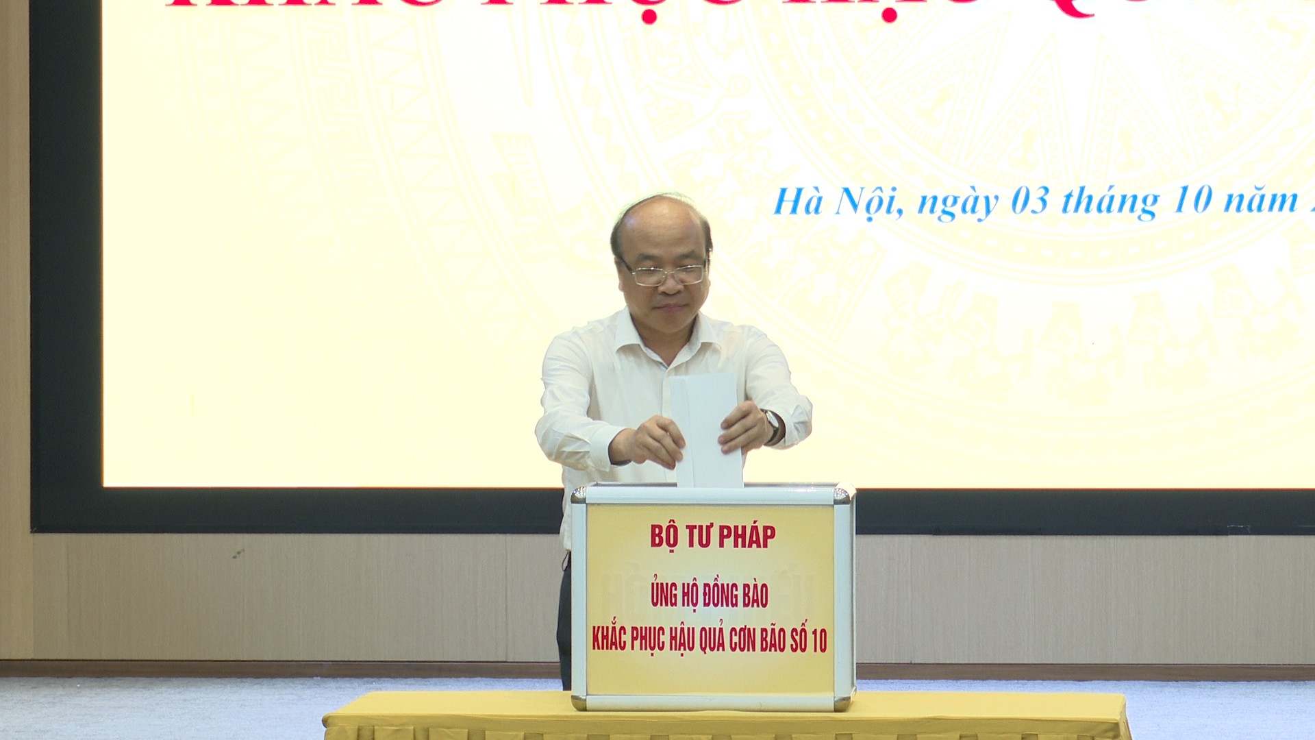 Bộ Tư pháp phát động ủng hộ đồng bào khắc phục hậu quả cơn bão số 10