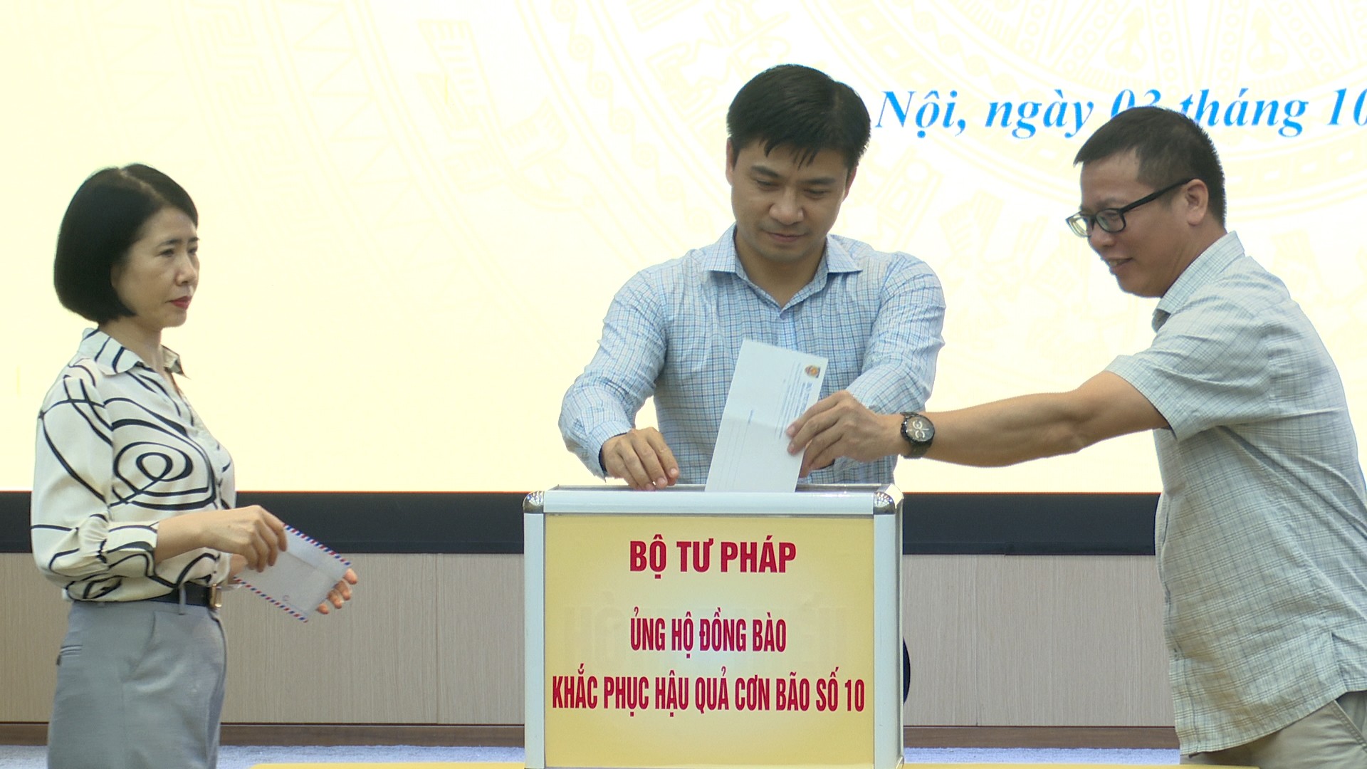 Bộ Tư pháp phát động ủng hộ đồng bào khắc phục hậu quả cơn bão số 10