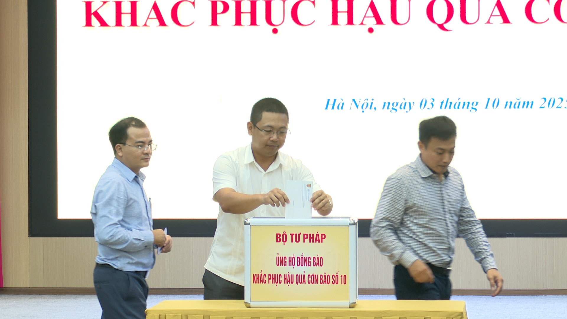Bộ Tư pháp phát động ủng hộ đồng bào khắc phục hậu quả cơn bão số 10
