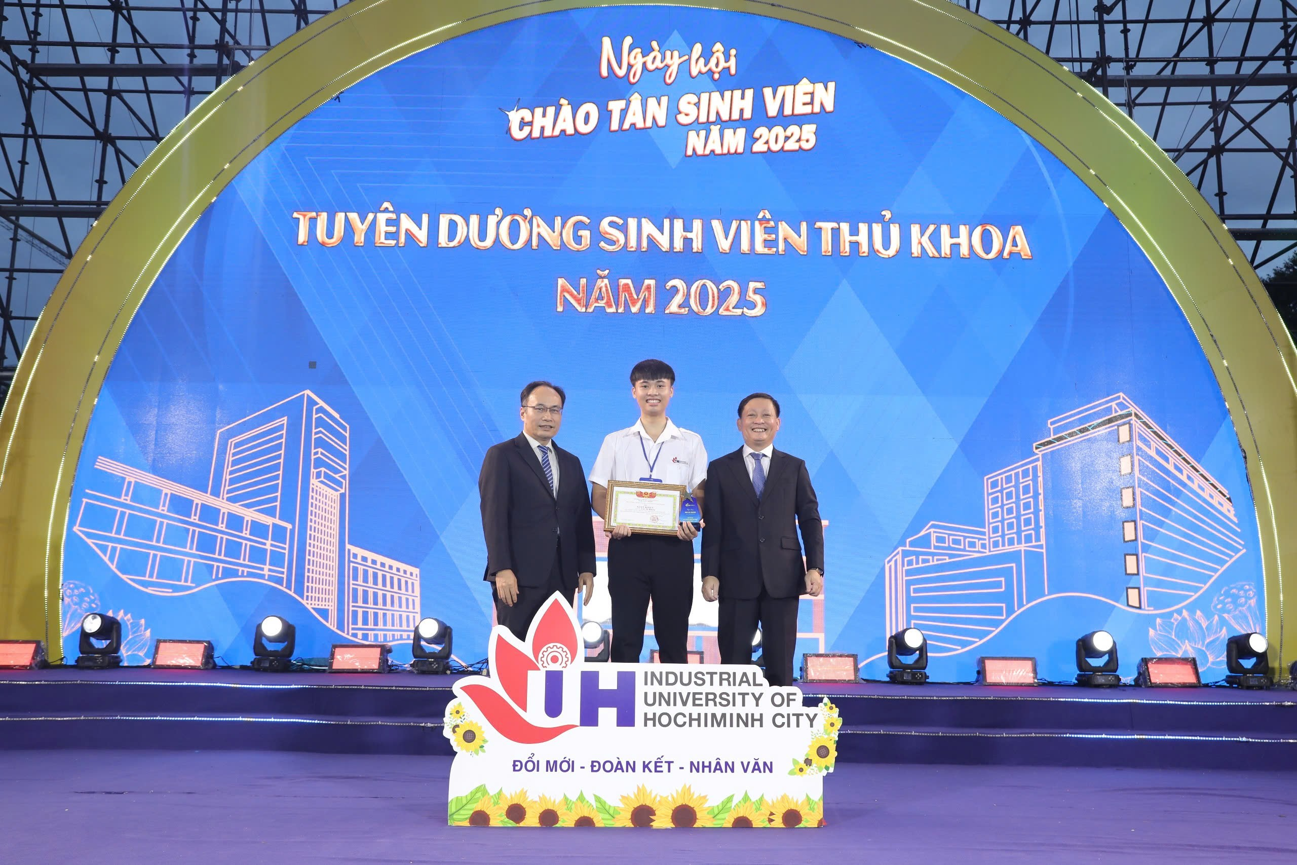 80 tỷ học bổng năm học 2025 - 2026 tại IUH: Giáo dục không chỉ nuôi dưỡng tri thức mà còn gìn giữ ước mơ