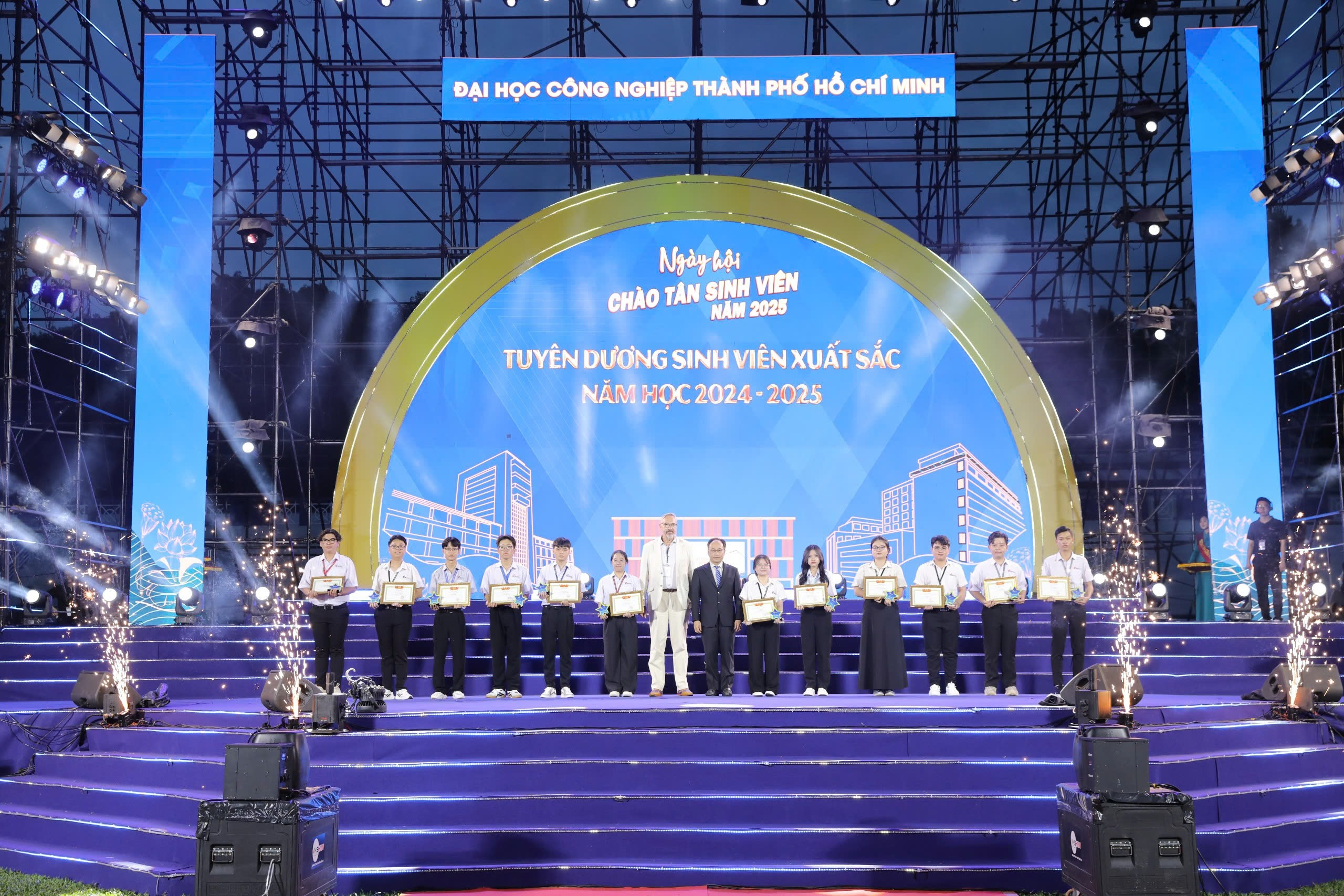 80 tỷ học bổng năm học 2025 - 2026 tại IUH: Giáo dục không chỉ nuôi dưỡng tri thức mà còn gìn giữ ước mơ