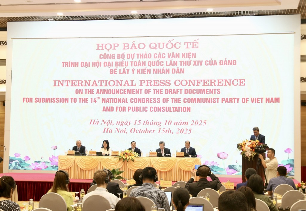 Công bố dự thảo các văn kiện trình Đại hội XIV của Đảng: phát huy dân chủ, huy động trí tuệ toàn dân