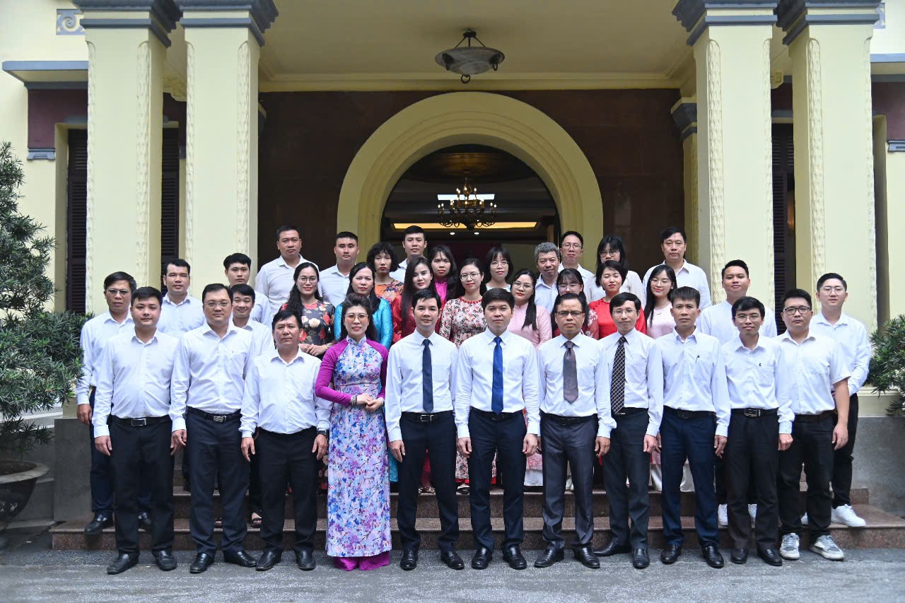 Hoạt động ứng dụng công nghệ thông tin, chuyển đổi số tại Bộ, ngành Tư pháp - Thực trạng và định hướng phát triển trong kỷ nguyên mới Hoạt động ứng dụng công nghệ thông tin, chuyển đổi số tại Bộ, ngành Tư pháp - Thực trạng và định hướng phát triển trong kỷ nguyên mới