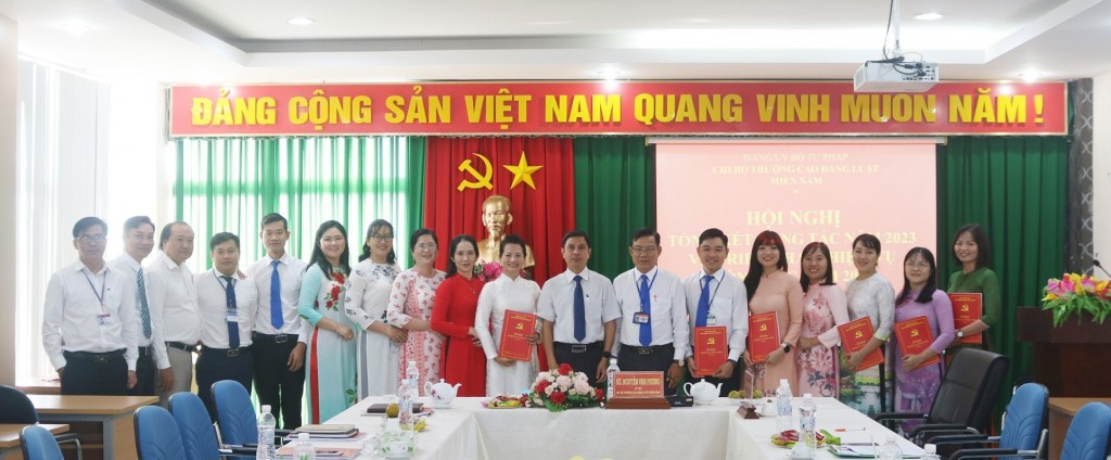 Một số giải pháp nâng cao hiệu quả công tác đào tạo, bồi dưỡng chuyên môn, nghiệp vụ pháp luật cho các tổ chức, cá nhân khu vực phía Nam