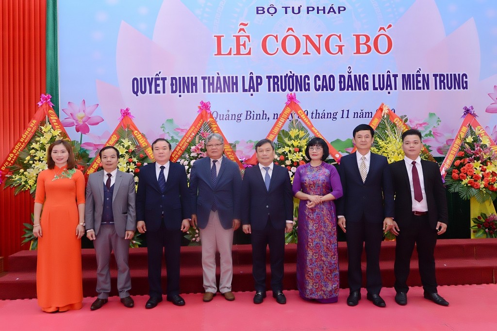 Công tác đào tạo cao đẳng, trung cấp pháp luật; bồi dưỡng chuyên môn, nghiệp vụ, kỹ năng nghề nghiệp cho các tổ chức, cá nhân khu vực miền Trung - Tây Nguyên - Kết quả và định hướng
