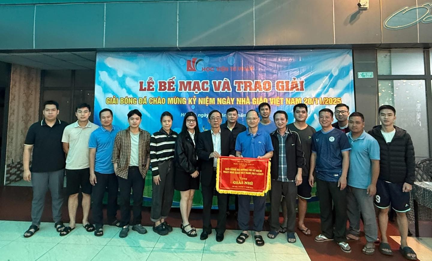 Học viện Tư pháp tổ chức chuỗi hoạt động sôi nổi, thắt chặt đoàn kết hướng tới Ngày Nhà giáo và Ngày Pháp luật Việt Nam