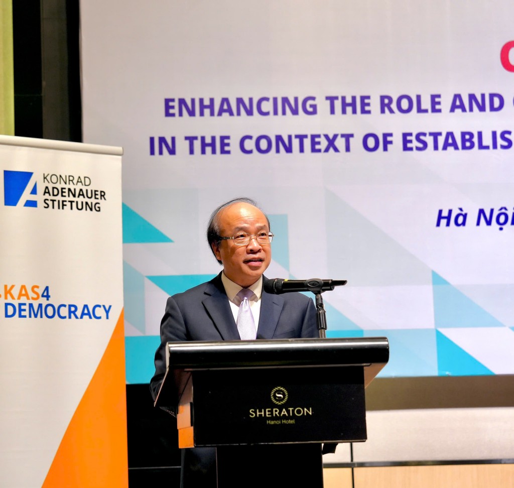 Tăng cường năng lực toàn diện cho đội ngũ cán bộ pháp chế trước yêu cầu hình thành chế định luật sư công tại Việt Nam