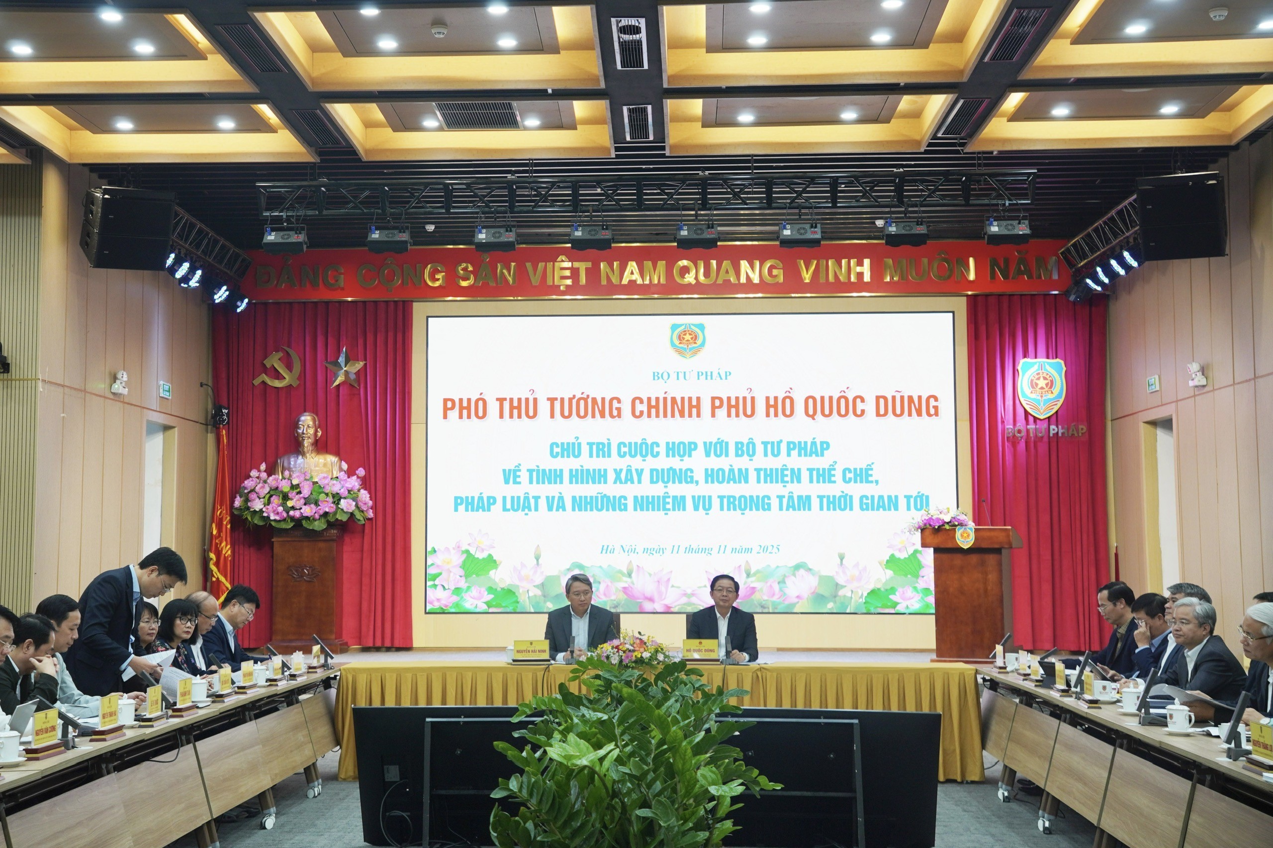 Toàn ngành Tư pháp tiếp tục quyết liệt, khẩn trương, chủ động hơn trong xây dựng, hoàn thiện thể chế, pháp luật