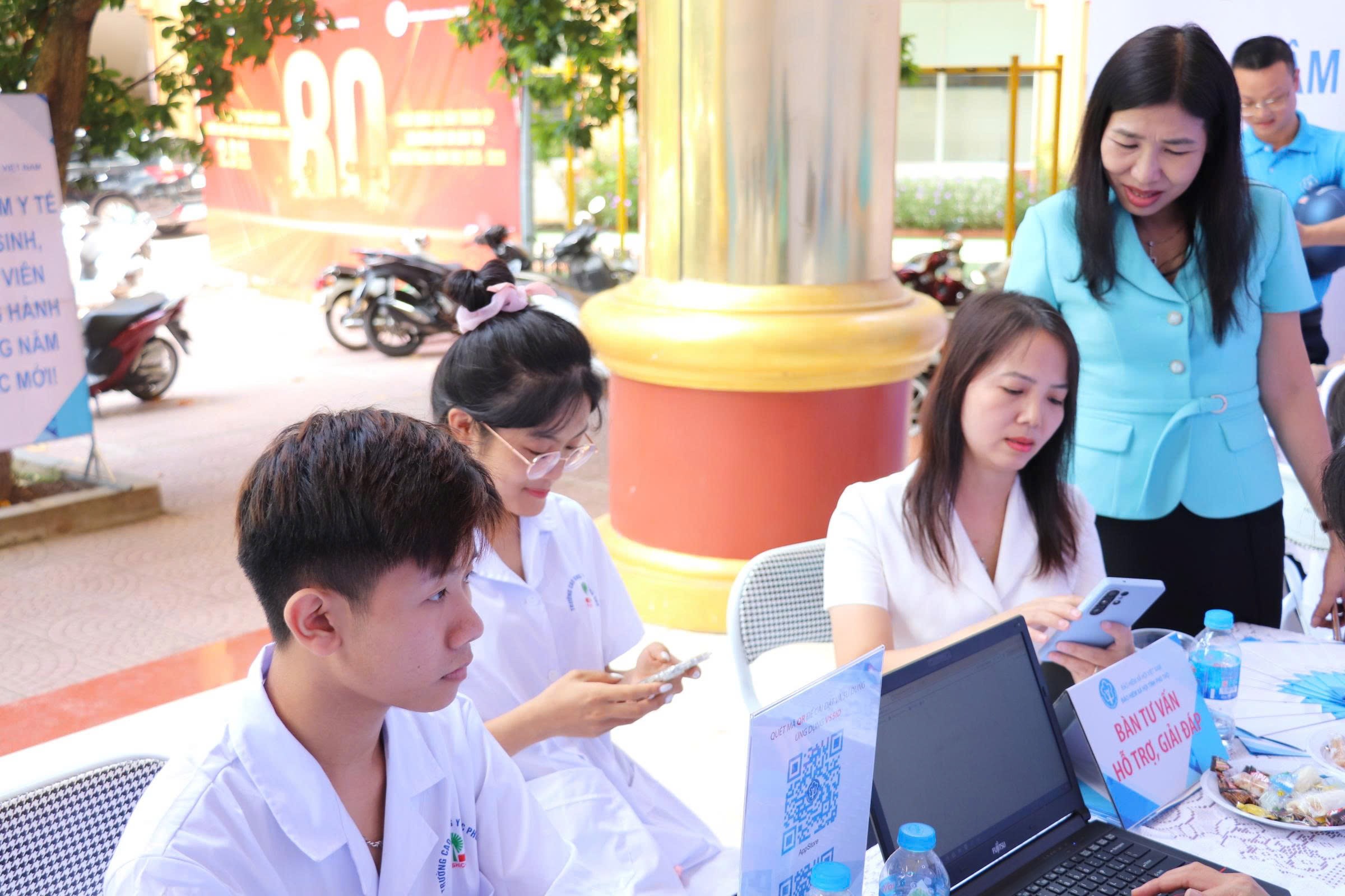 Bảo hiểm xã hội tỉnh Phú Thọ - Bứt phá trong chuyển đổi số, mang tiện ích đến gần hơn với người dân