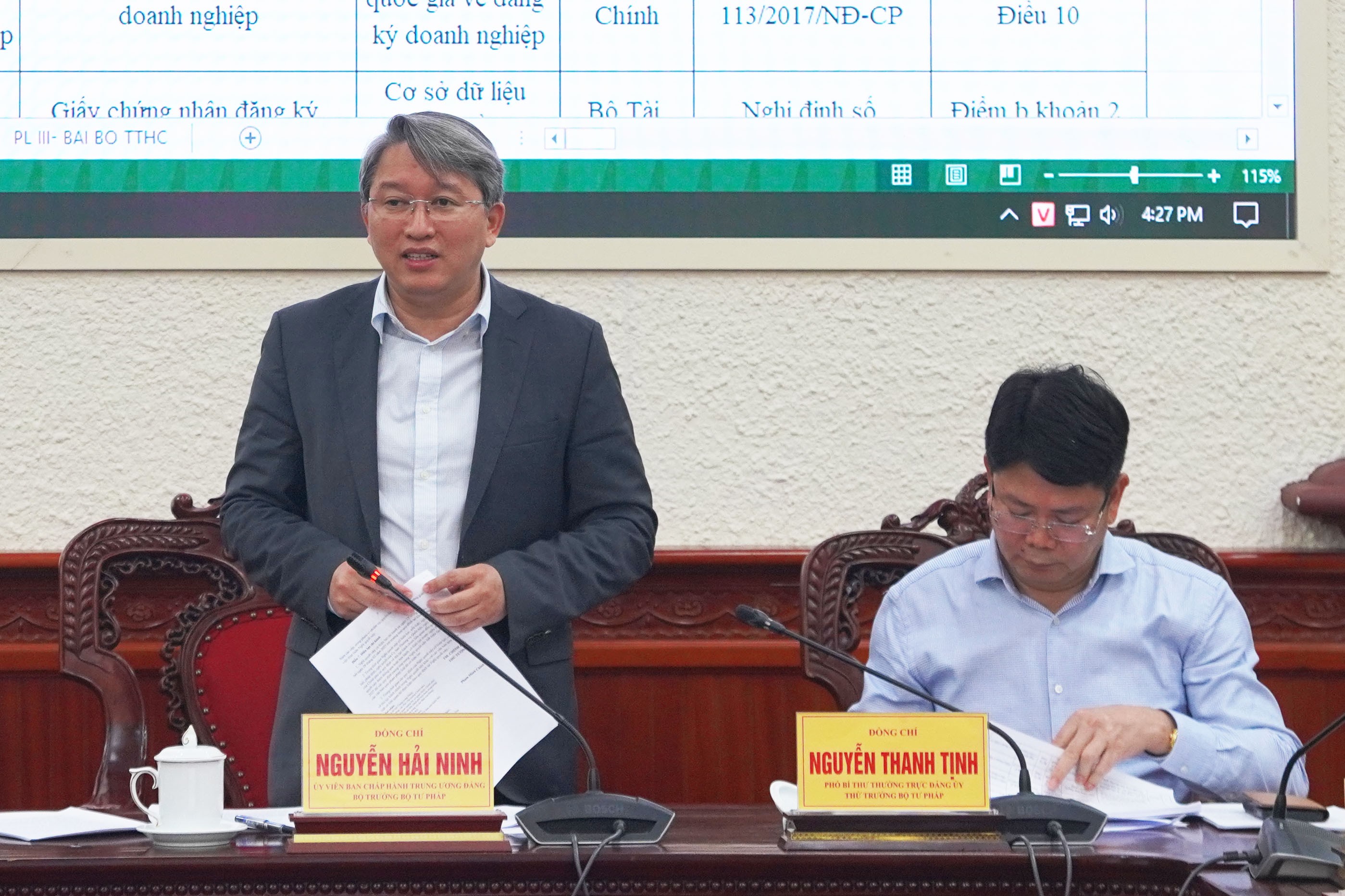 Hoàn thiện cơ sở pháp lý về đơn giản hóa thủ tục hành chính dựa trên dữ liệu