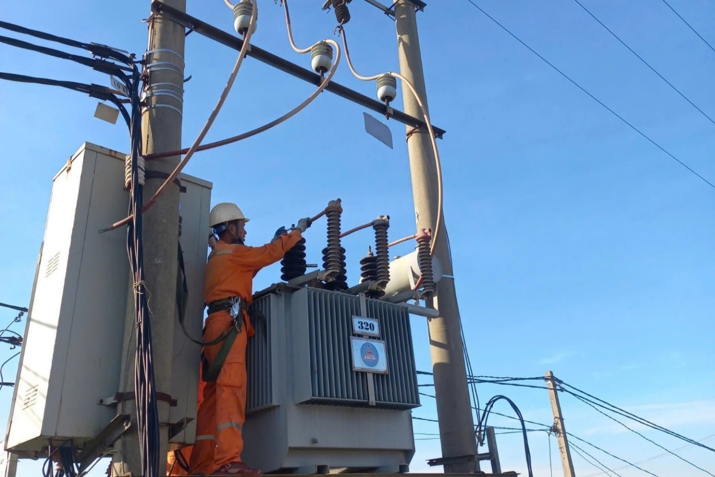 Công ty Điện lực Hưng Yên đảm bảo lưới điện phục vụ phát triển kinh tế - xã hội toàn tỉnh