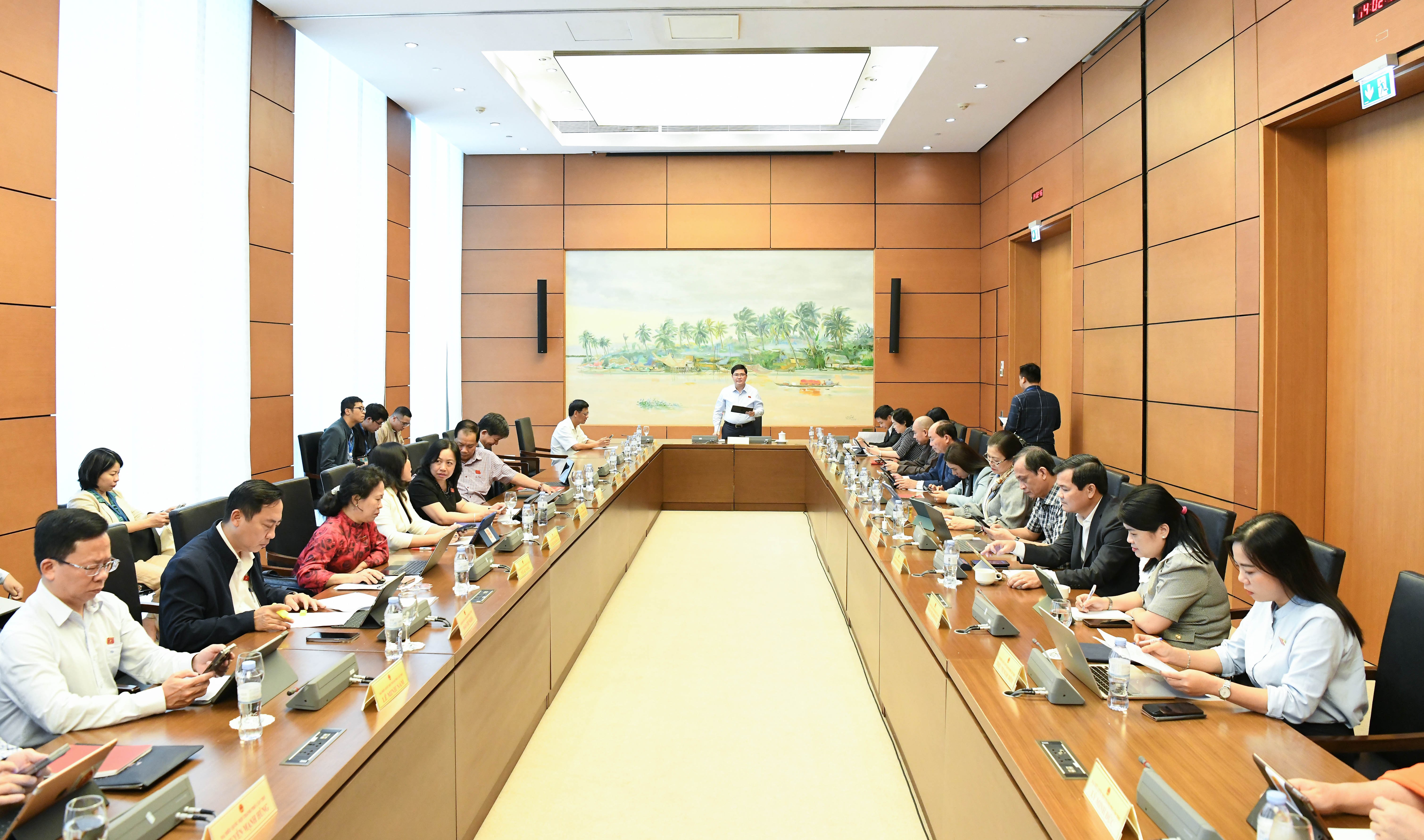 Cắt giảm tối đa danh mục ngành nghề kinh doanh có điều kiện trên cơ sở ý kiến các đại biểu